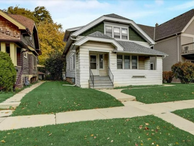 Building Photo - 3640 E Cudahy Ave
