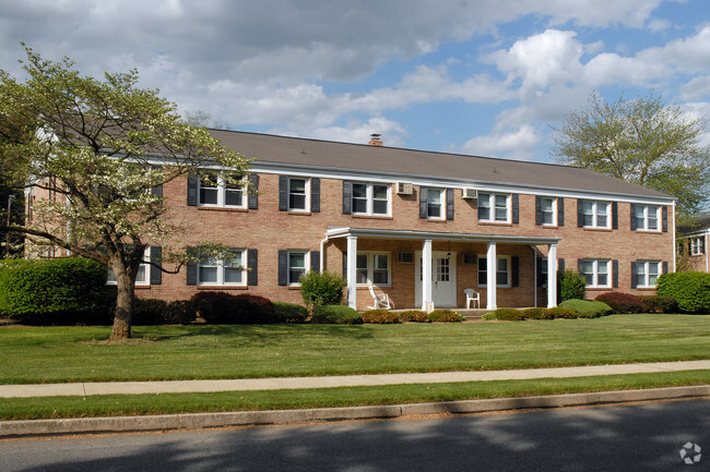 Building Photo - Londonderry Apartments