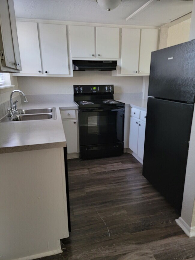 Building Photo - 1300 Crown Point Ave