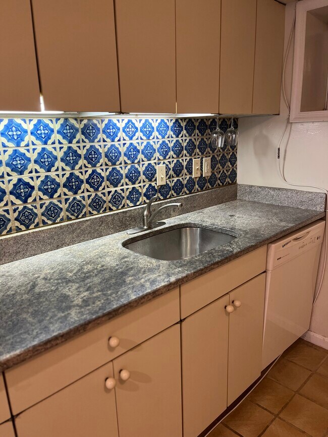 Foto del edificio - 504 E St NE