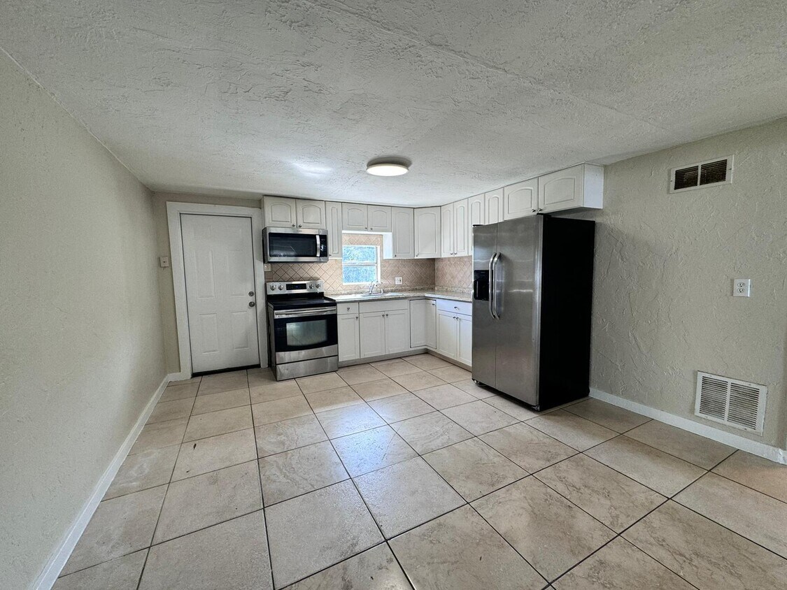 Primary Photo - 1132 Tangelo Ave