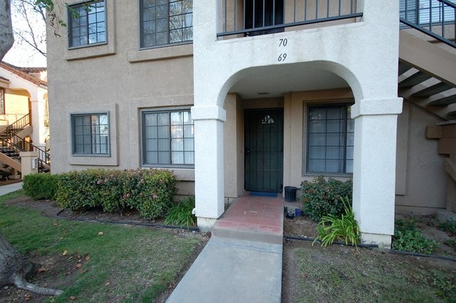 Building Photo - Mira Mesa Condo with Two Master Bedrooms