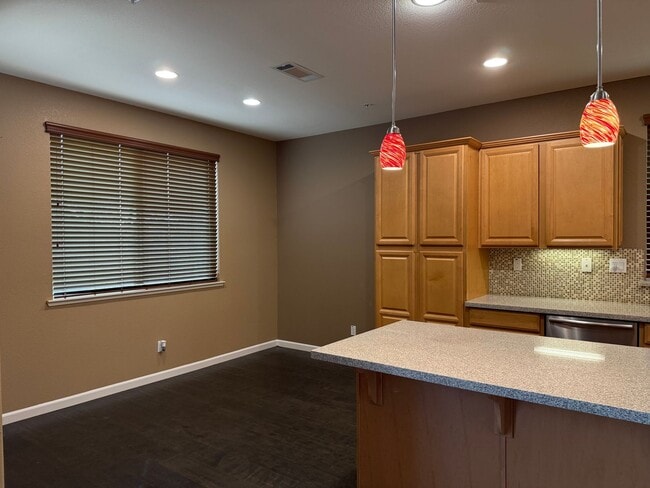 Building Photo - Private Cul-de-Sac Home in Gated Roseville Community with Views