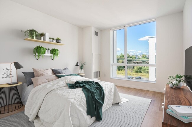 Building Photo - 255 BRUNSWICK Ave