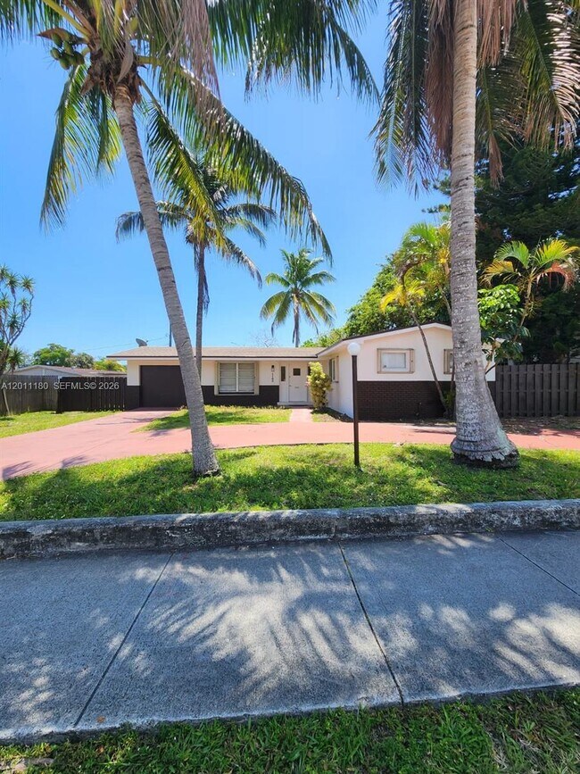 Foto del edificio - 1180 NE 185th St