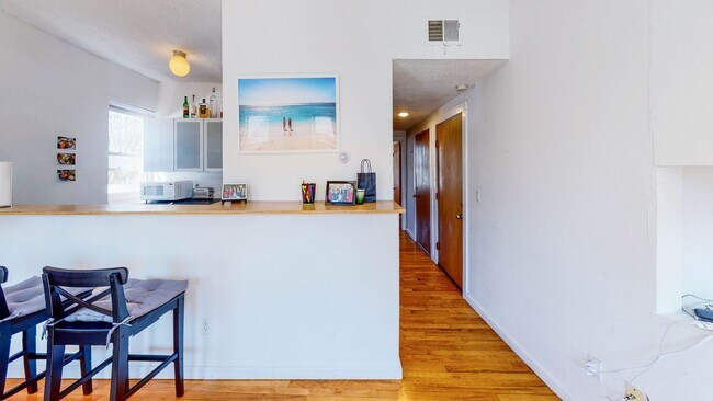 Building Photo - Architect-Designed 1BR in East Rock | Exposed Brick | Steps to Yale SOM