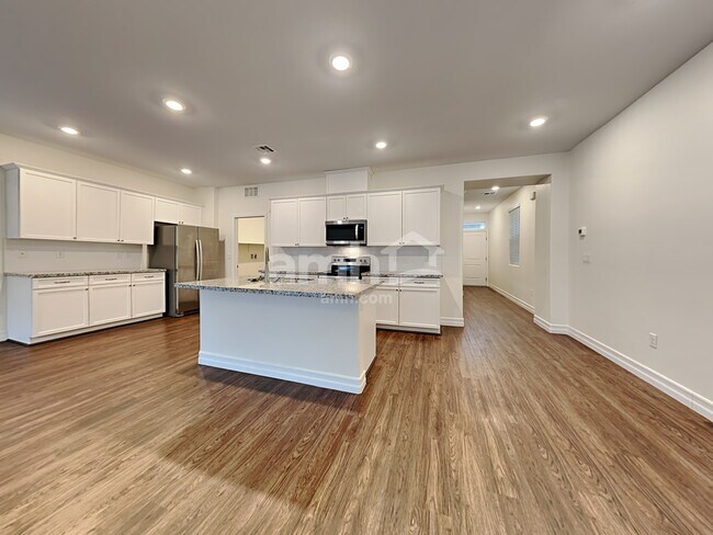 Foto del edificio - 5803 Petronius St