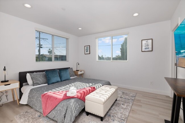 Building Photo - 4-Unit Townhome Community | Luxury Living Near DTLA