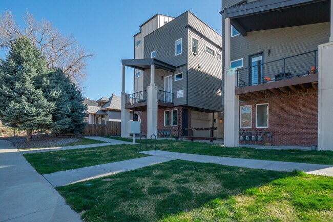 Building Photo - 1210 Osceola St