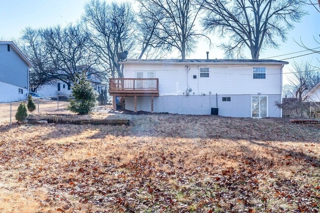 Building Photo - 3633 Shores Dr