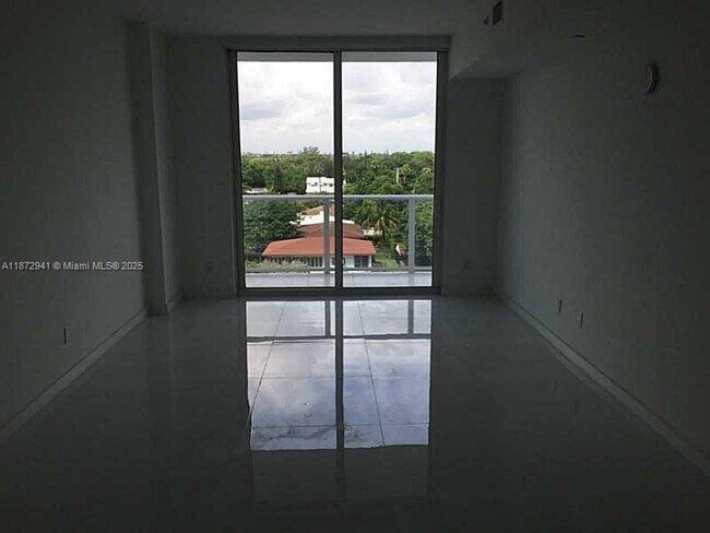 Foto del edificio - 4250 Biscayne Blvd