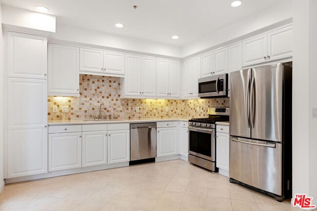 Building Photo - 6020 S Seabluff Dr