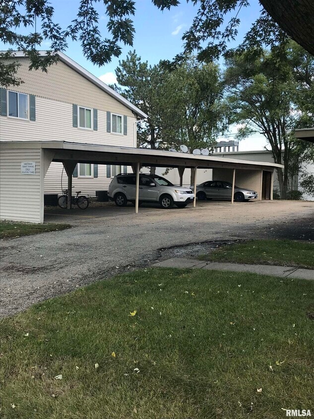 Building Photo - 504 S Sweetbriar Dr