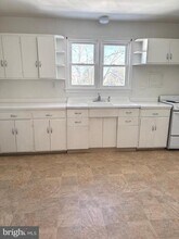 Building Photo - 56 Linwood Ave