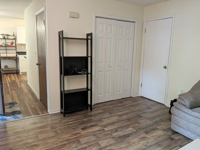 LR (angle looking toward kitchen) - 1740 Donlee Dr