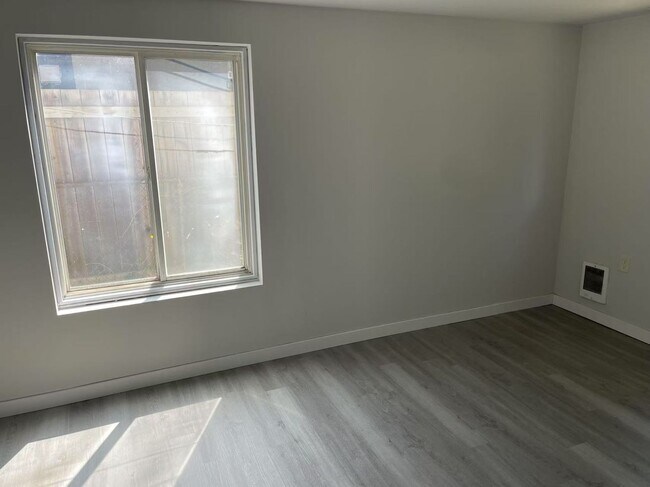 Foto del edificio - Nice 3-bed, 1 -bath single family house wi...