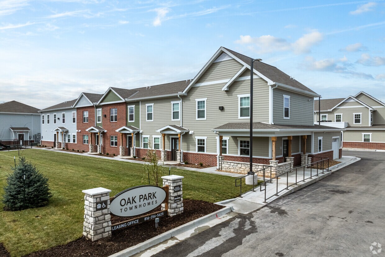 Building Photo - Oak Park Townhomes