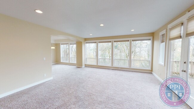 Building Photo - Bethany 5 Bedroom Home, Luxury Amenities, ...
