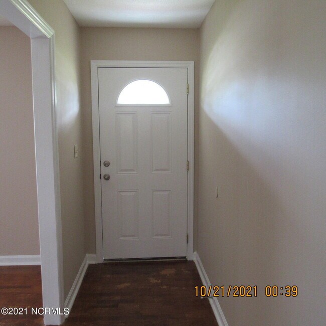 Building Photo - 302 Brookfield Dr