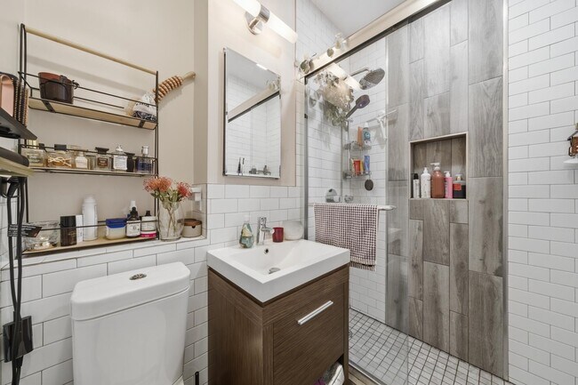 Building Photo - 96 Reservoir Ave