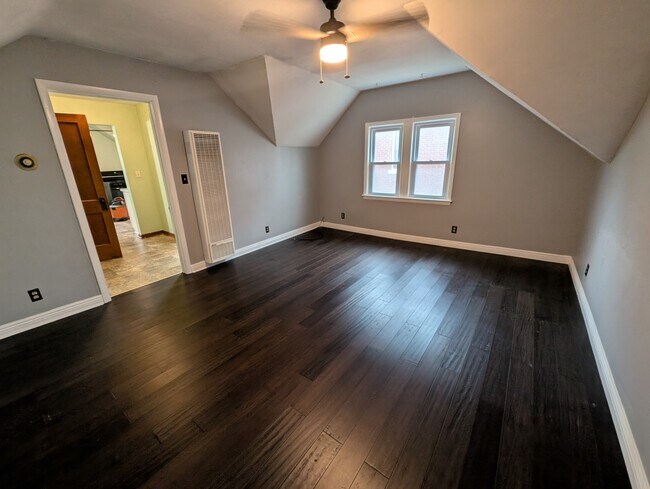 Sala de estar - 2340 N Bremen St