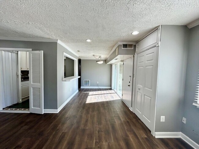 Foto del edificio - 3844 Bel Pre Rd