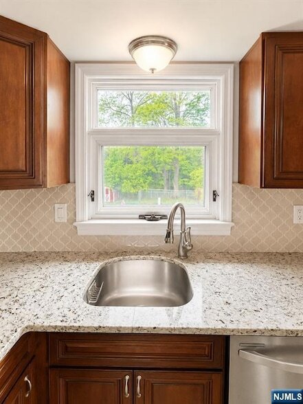 Foto del edificio - 106 Rochelle Pkwy