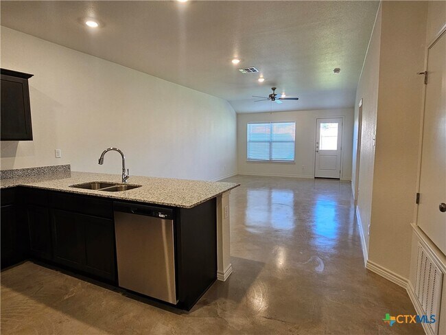 Foto del edificio - 1262 Lehmann Dr