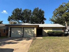 Building Photo - 1909 Juanita Dr