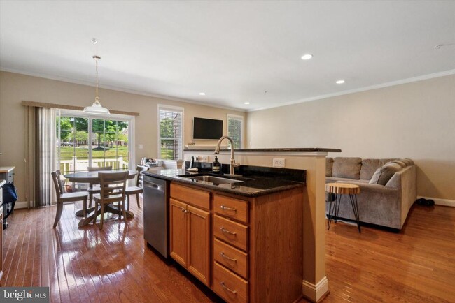Foto del edificio - 3233 Meadow View Cir