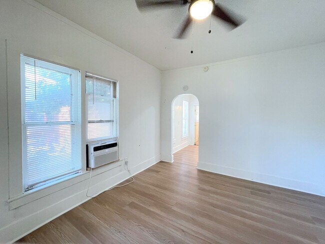 Foto del edificio - 1 bedroom duplex close to Dillons