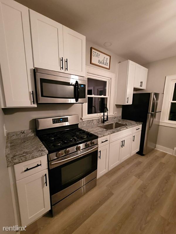 Building Photo - 2 br, 1 bath House - 755 E Benton St