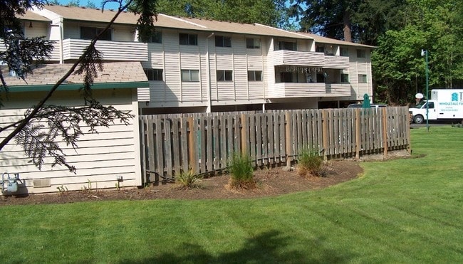 Building Photo - Edgewood Manor