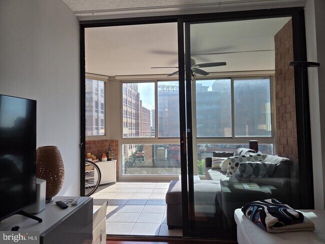 Foto del edificio - 1001 N Vermont St