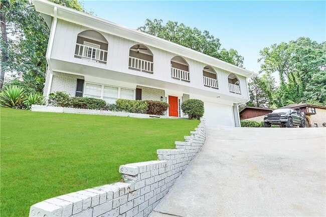 Building Photo - 2236 Chevy Chase Ln