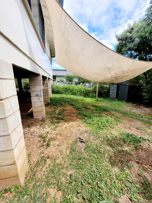 Building Photo - AVAILABLE NOW | 3 BED, 2 BATH HOME | Location: North Shore | Drive Up Parking Spaces, & Large Enc...