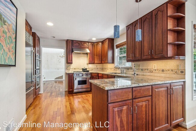 Building Photo - 5 br, 3.5 bath House - 11041 Snowshoe Lane