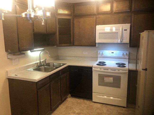 Kitchen - 585 S Alton Way