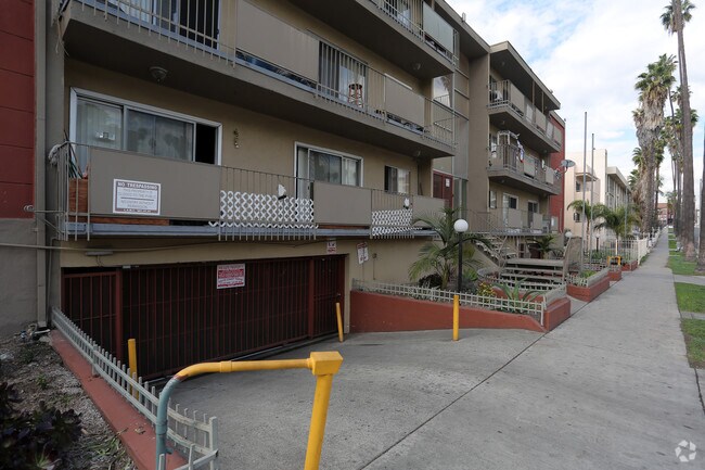 Foto del edificio - Silver Towers Apartments