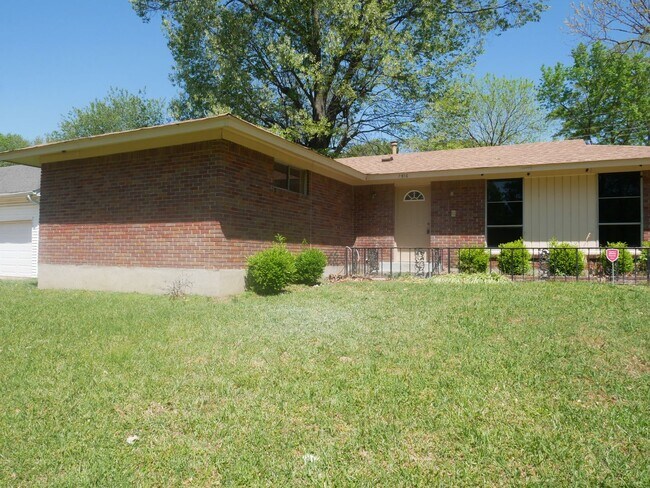 Foto del edificio - ****JUST REDUCED****1416 Vicksburg Drive S...