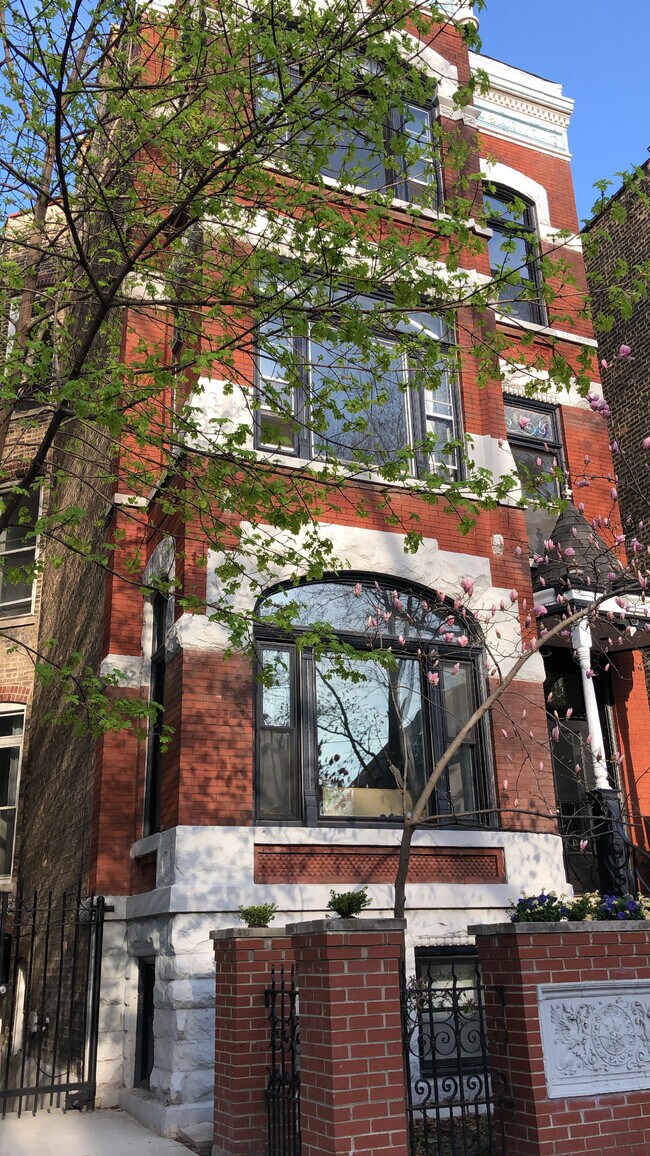 Building Photo - 1310 N Hoyne Ave