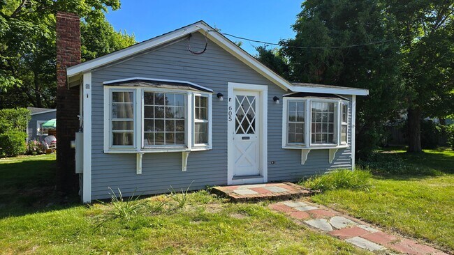 Building Photo - 605 Willow Street