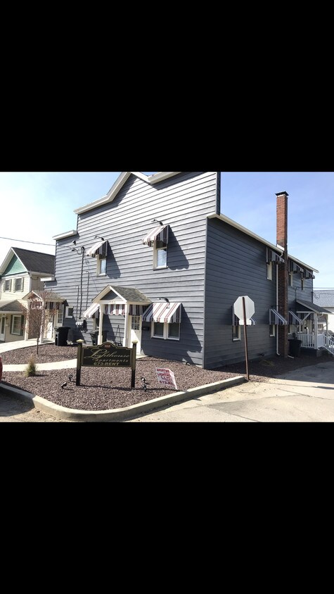 Primary Photo - 102 N Gilfillan St