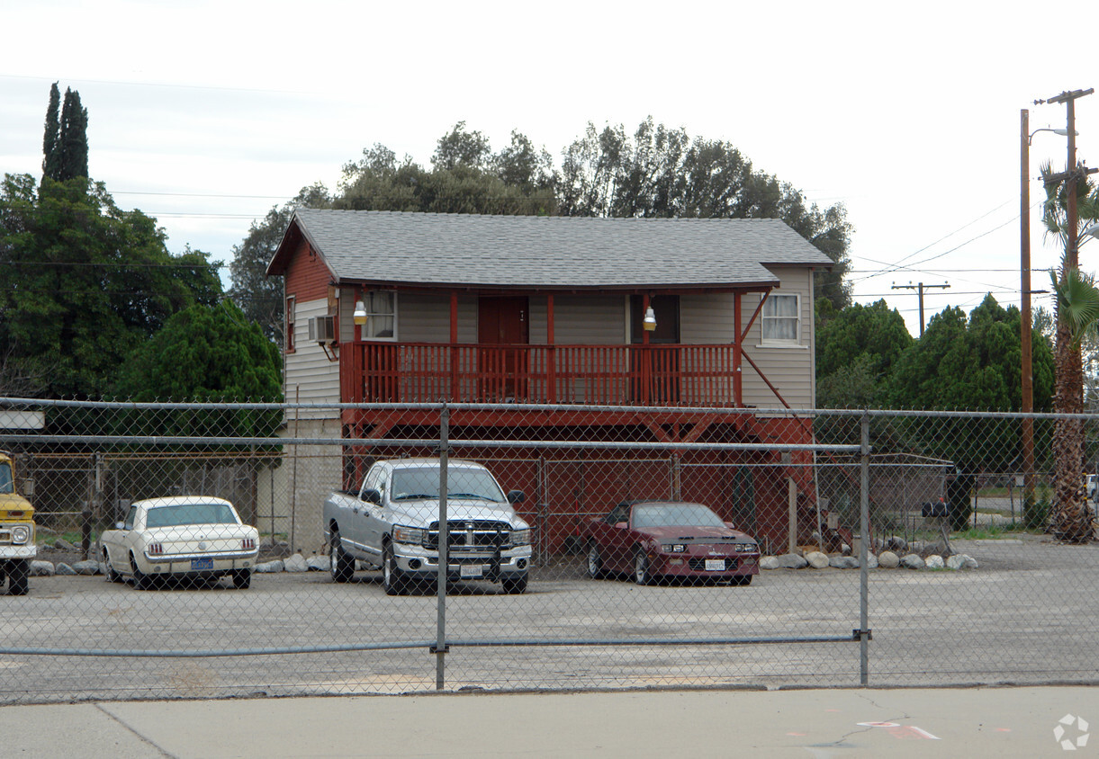 Primary Photo - 1588 B W Highland Ave