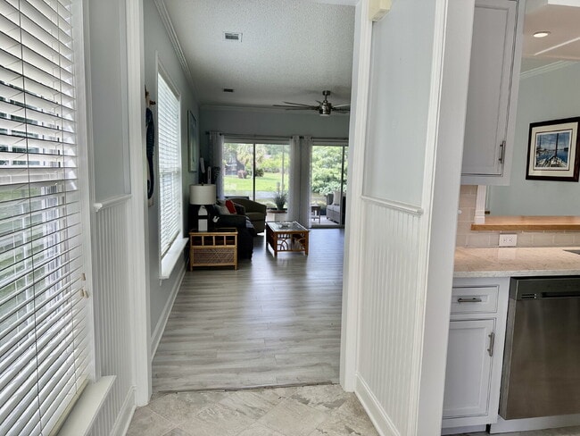 Building Photo - Gorgeous Updated Three Bedroom Home in Sun...