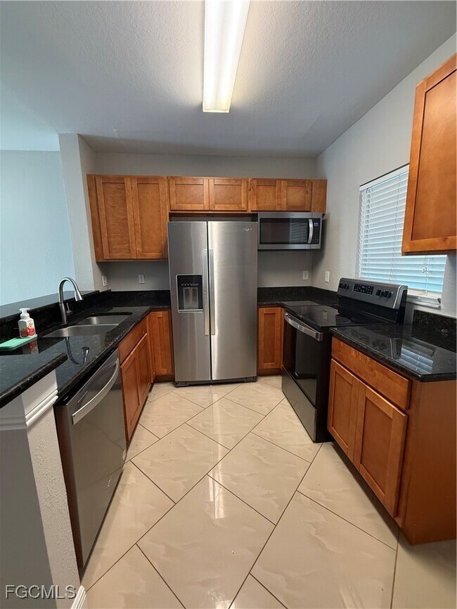 Foto del edificio - 8555 Bernwood Cove Loop