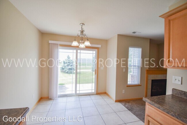 Building Photo - 3 br, 2.5 bath House - 933 SE 10th Lane