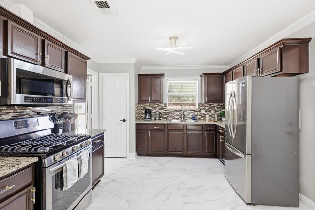Building Photo - 2720 Wild Grove Ln