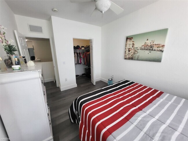 Foto del edificio - 3 br, 2.5 bath Townhome - 2451 SE 19th St