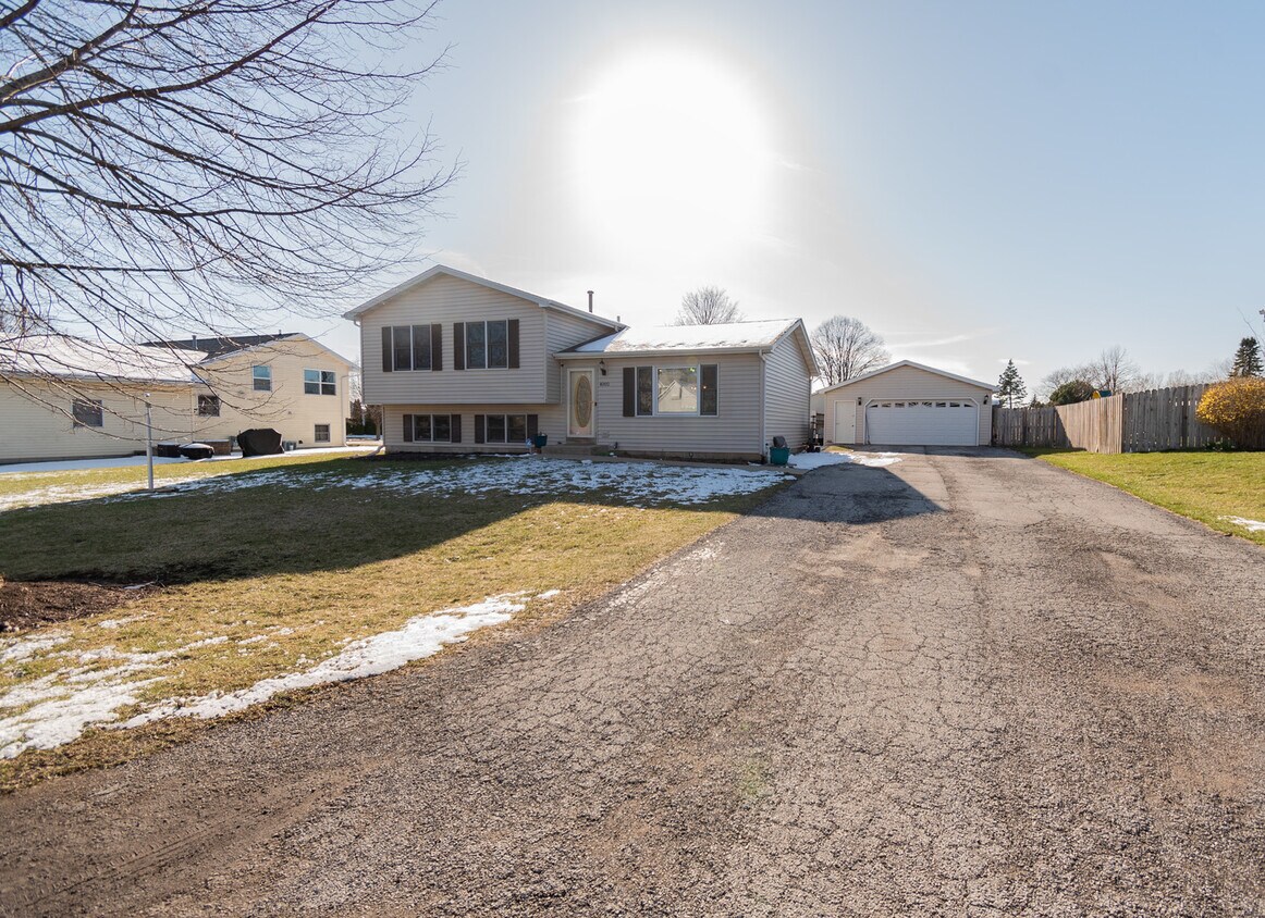 Primary Photo - 4002 Ridge Rd